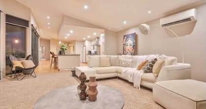 4 Bedroom Home on the Murray River