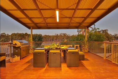 4 Bedroom Home on the Murray River