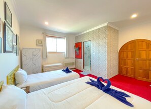 4 chambres, literie de qualité, coffre-fort, décor unique