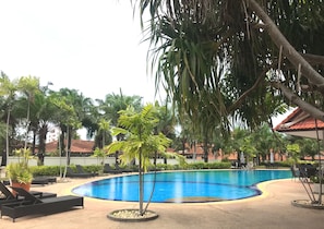 Exercise/lap pool