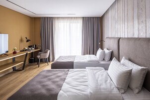 Quarto duplo conforto | Roupas de cama antialérgicas, frigobar, cofres nos quartos
