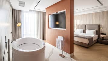 Hypo-allergenic bedding, minibar, in-room safe, laptop workspace