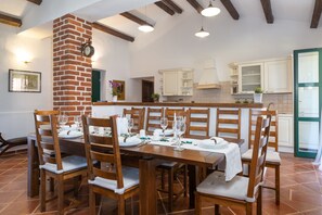 Dining - Villa with pool, 8 persons, quiet location, well-kept garden plot (Vižinada)