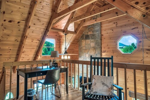 Family Favorite/5 Star/Hot Tub/Fire Pit/Pool Access/View/Pets Ok/Game Room