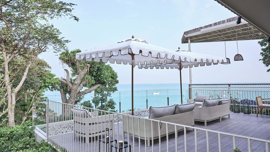 Cross Pattaya Pratamnak