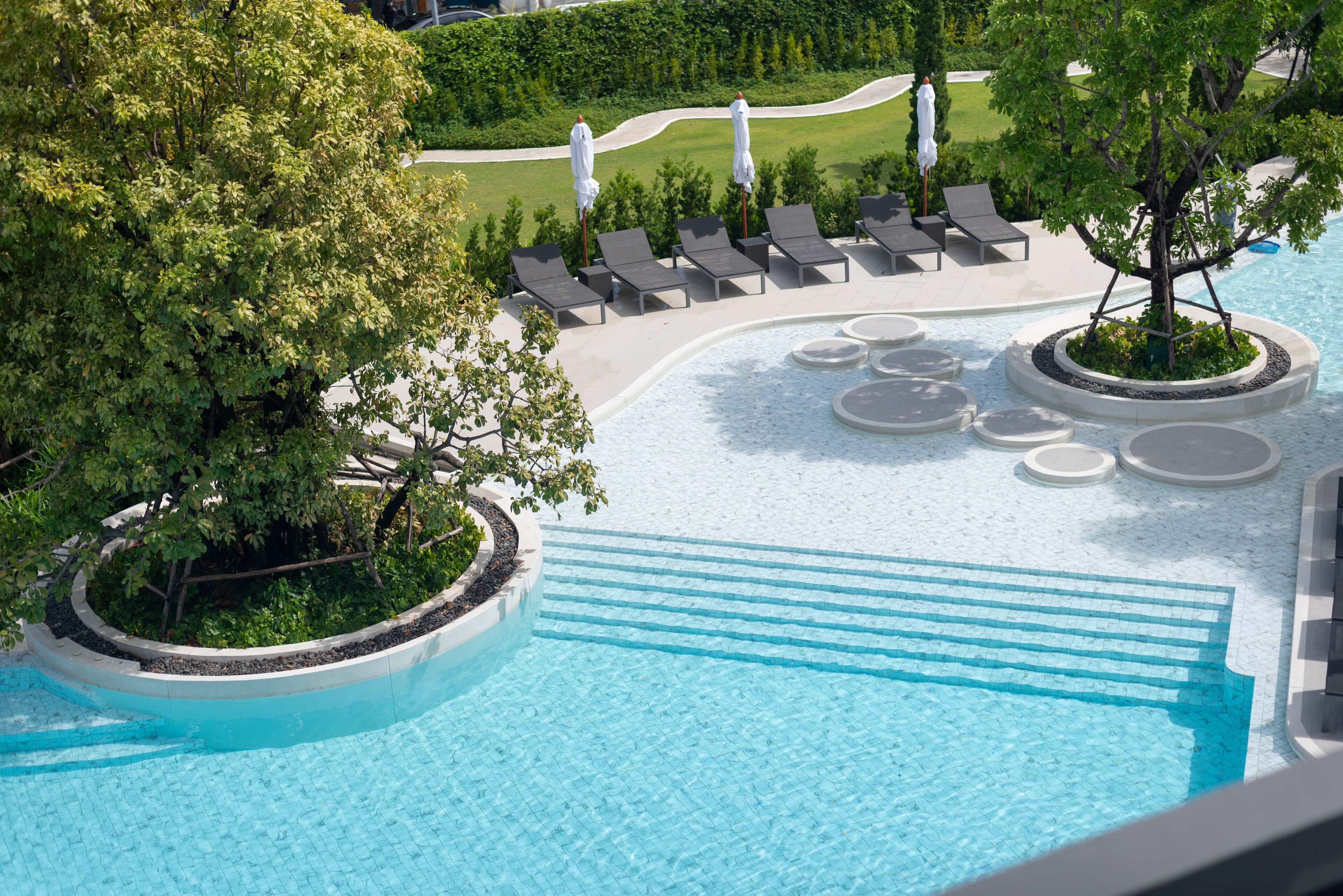 Outdoor pool, open 7:00 AM to 6:00 PM, pool loungers