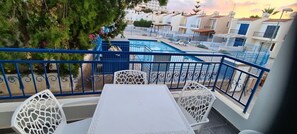 Outdoor dining - Vivi Latchi Harbour Apartment (Poli Crysochous)