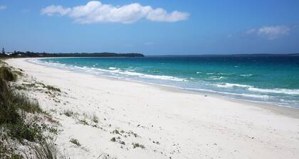 Ginger's - Pet Friendly - 4 Min Walk to Beach