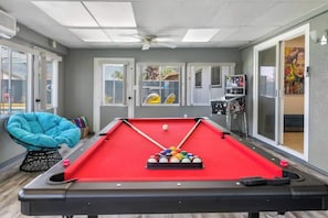 Game room - Private Desert Compound. Close to Coachella. Pool. (Indio)