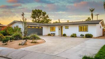 Welcome to your modern desert pool oasis