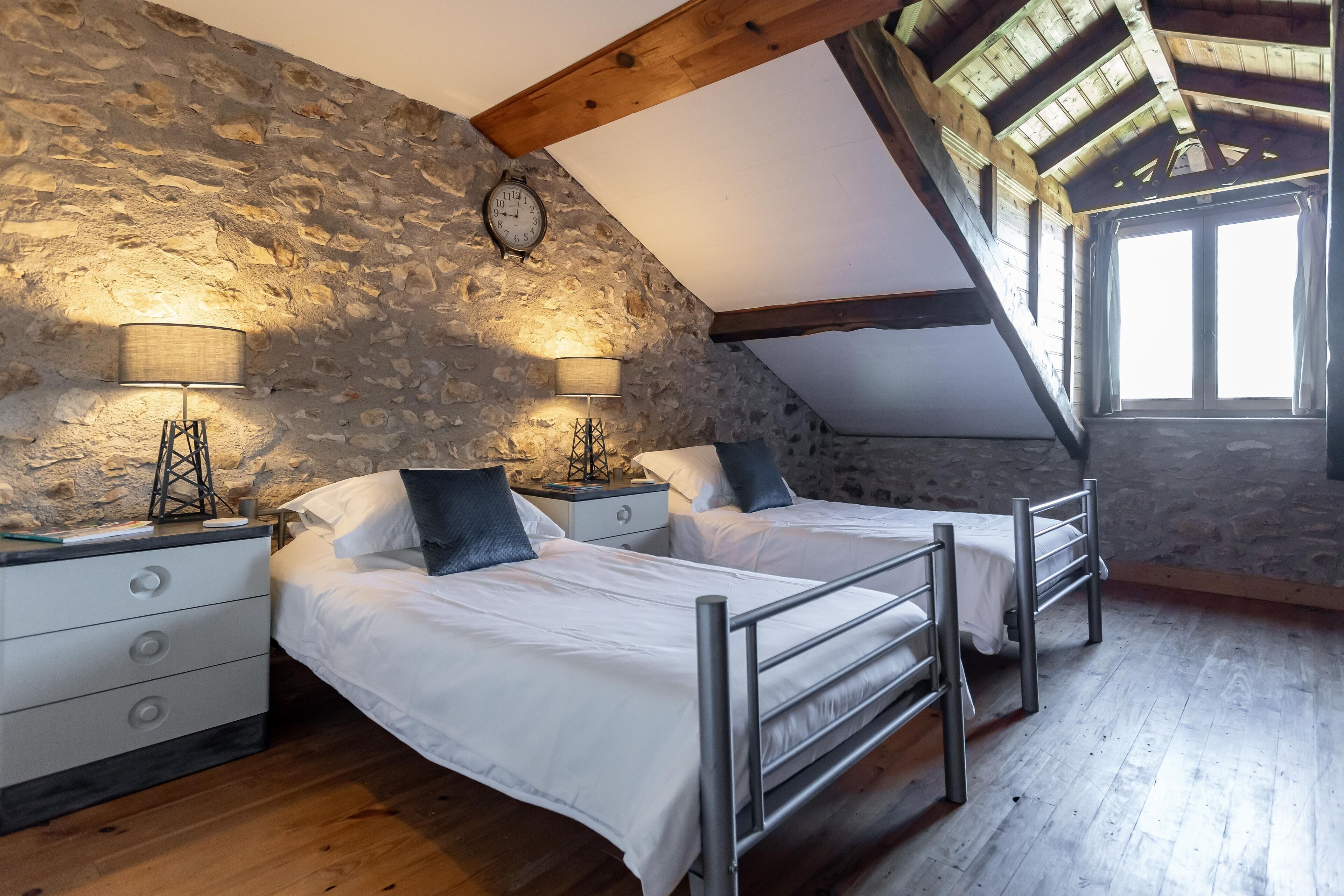 3 chambres, fer et planche à repasser, lit parapluie, Wi-Fi gratuit