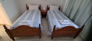 1 bedroom, iron/ironing board, free WiFi, bed sheets - Charoullita Latchi Harbour Apartment (Poli Crysochous)