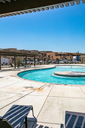 Casa de ciudad, 4 habitaciones | Alberca | Alberca al aire libre 