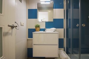 Bathtub, hair dryer, towels