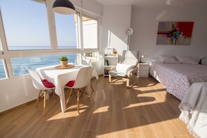 Dining - Madrid 810. First line of the beach with sea views (Torrox Costa)