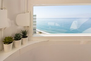 Interior - Madrid 810. First line of the beach with sea views (Torrox Costa)