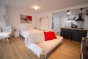 Iron/ironing board, WiFi, bed sheets - Madrid 810. First line of the beach with sea views (Torrox Costa)