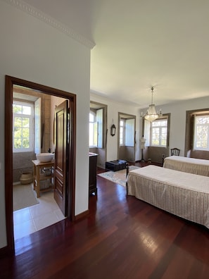 8 bedrooms, iron/ironing board, free WiFi, bed sheets