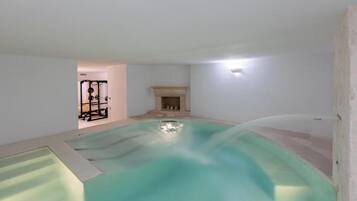 Private spa tub