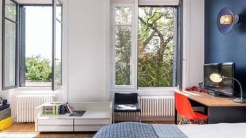5 slaapkamers, een strijkplank/strijkijzer, reisbedje, wifi