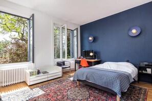 5 bedrooms, iron/ironing board, travel cot, WiFi