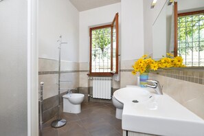 Standard House, Multiple Bedrooms, 2 Bathrooms (Casa Andreini) | Bathroom - Casa Andreini (Capannori)