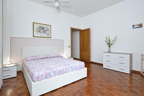 3 bedrooms, in-room safe, free WiFi, bed sheets - Casa Andreini (Capannori)