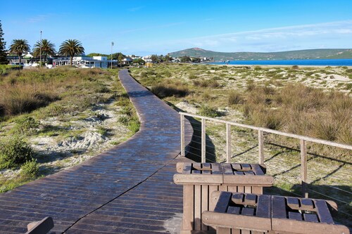 Voorschoten, Langebaan 6-Sleeper