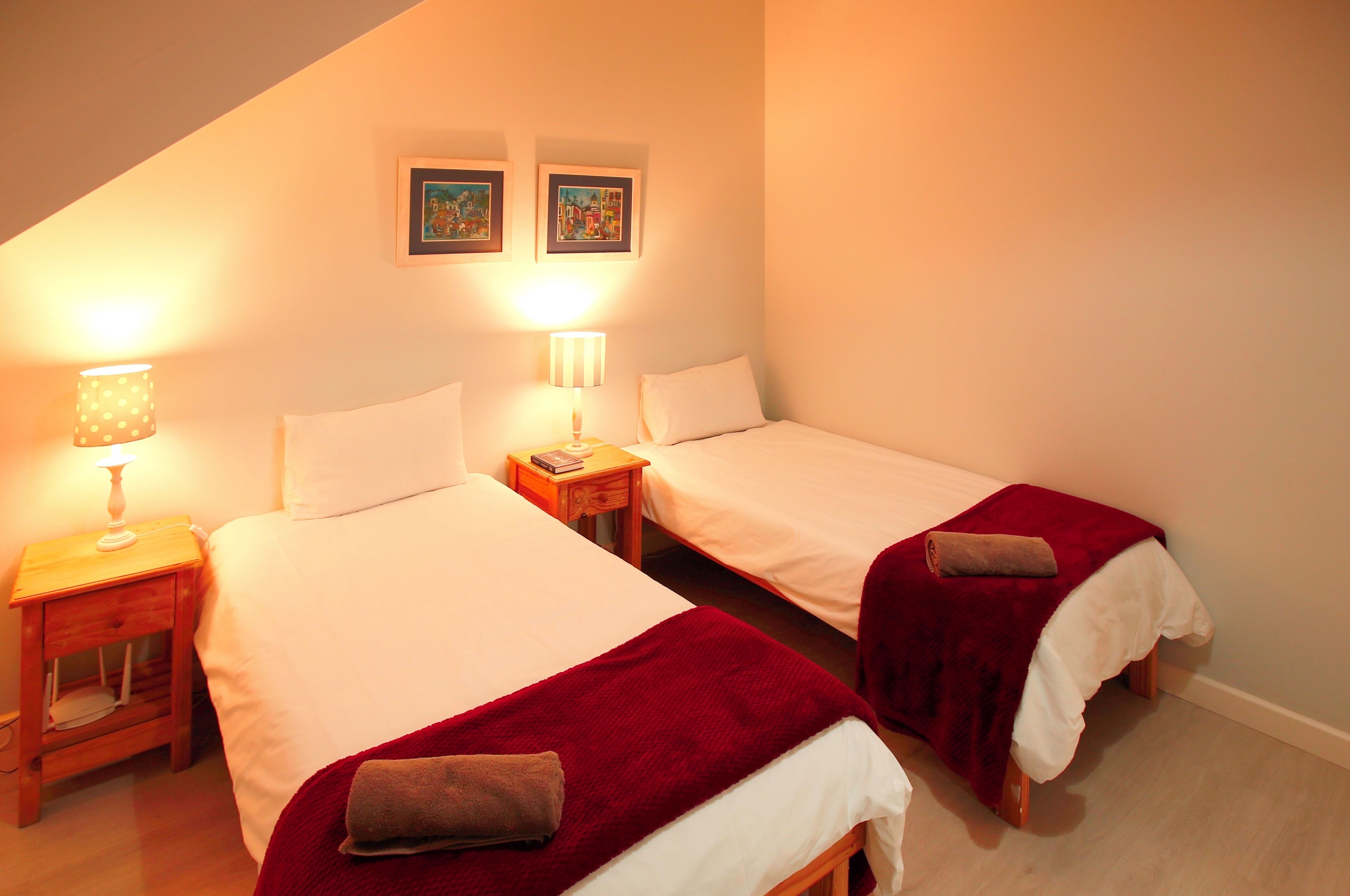 Deluxe-Haus | 4 Schlafzimmer, hochwertige Bettwaren, laptopgeeigneter Arbeitsplatz