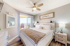 3 bedrooms, desk, iron/ironing board, WiFi - On Clearwater Beach! Best Location, Views, and Amenities at Mandalay Beach Club (Clearwater Beach)