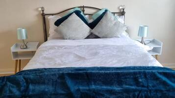 Apartment | 2 bedrooms, free WiFi, bed sheets