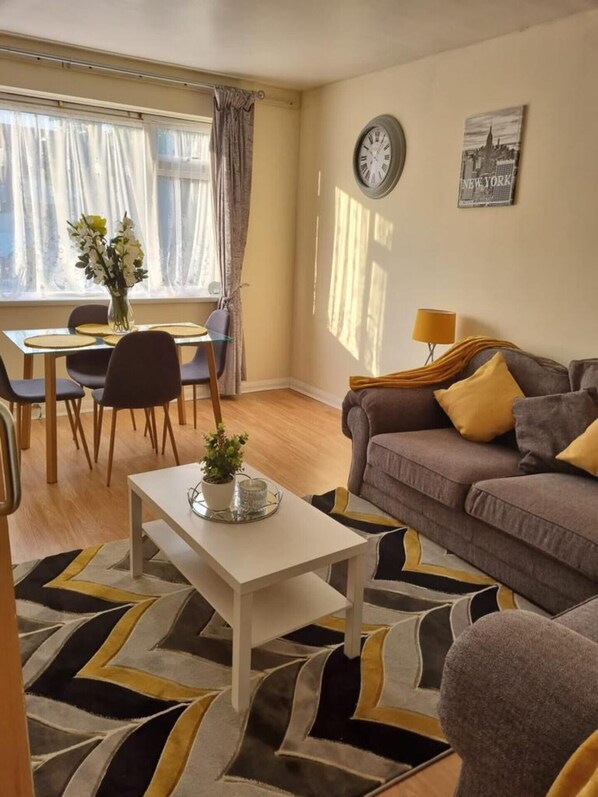 Apartment | Living room | 30-inch TV with cable channels