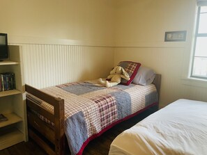 3 chambres, lit parapluie, draps fournis