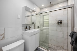 Bathtub, hair dryer, towels, shampoo - MIMO5-5 | cozy corner of Miami's Modern District (Miami)