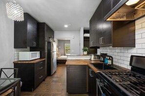 Fridge, microwave, oven, stovetop - MIMO5-5 | cozy corner of Miami's Modern District (Miami)