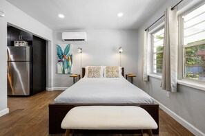 1 habitación y espacio para trabajar con laptop