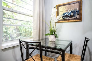 Dining - MIMO5-5 | cozy corner of Miami's Modern District (Miami)