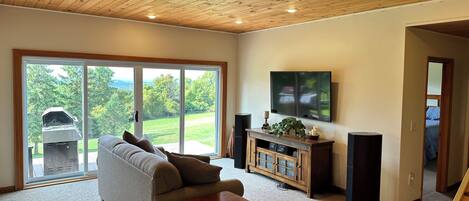 Una televisión, videojuegos