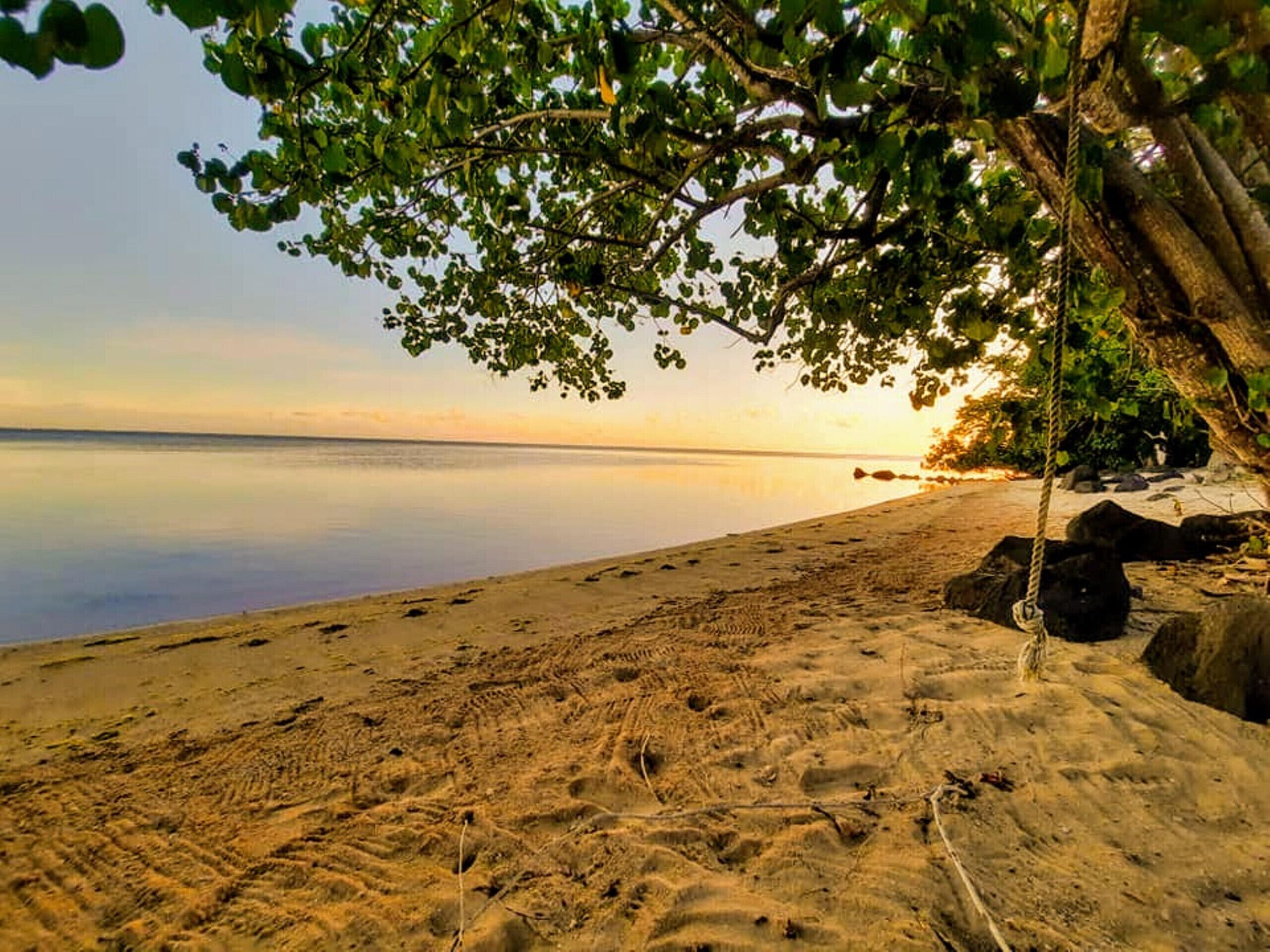 Relaxation area on the private beach of the residence.