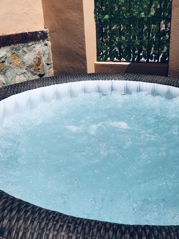 Bain à remous extérieur