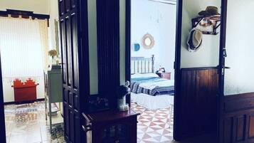 2 quartos, ferros/tábuas de passar roupa, Wi-Fi de cortesia