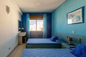 1 slaapkamer, een strijkplank/strijkijzer, beddengoed