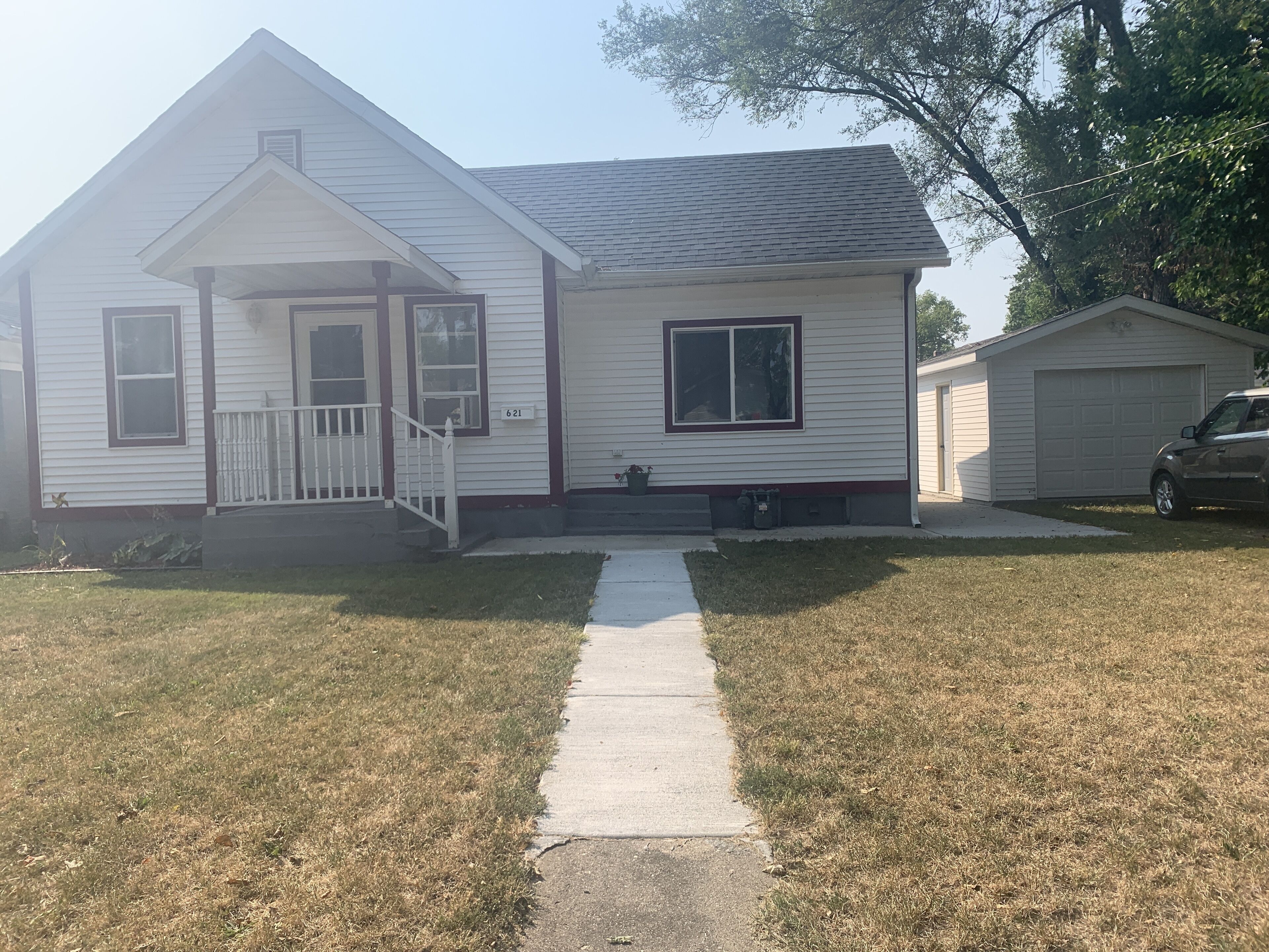 Cozy little house walking distance from downtown Ottawa  - Window air units