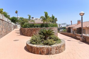 Property grounds - Chalet Santa Ana 7 by VillaGranCanaria (Playa del Ingles)