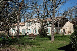 Exterior - Beautiful stone house with swimming pool in a protected nature setting (Pondaurat)