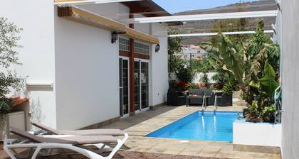 Casa el Olivo Tenerife, private heated pool.