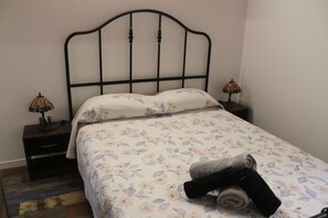 2 chambres, système d’insonorisation, fer et planche à repasser