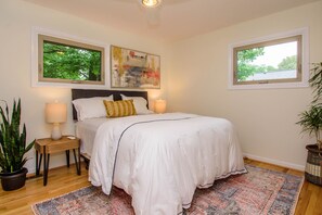 3 soverom, strykejern/-brett, wi-fi og sengetøy