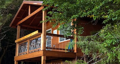 Sunset Hillside Cabin staycation on Horse Farm - Pet Friendly D
