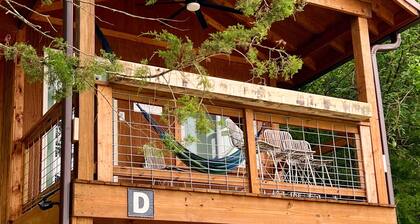 Sunset Hillside Cabin staycation on Horse Farm - Pet Friendly D